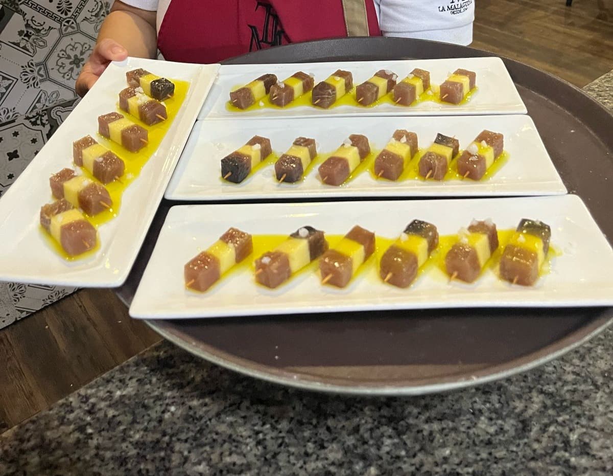 BANDERILLAS DE ATUN Y QUESO