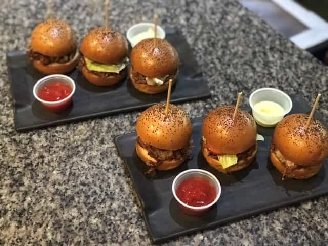 HAMBURGUESITAS DE RABO DE TORO