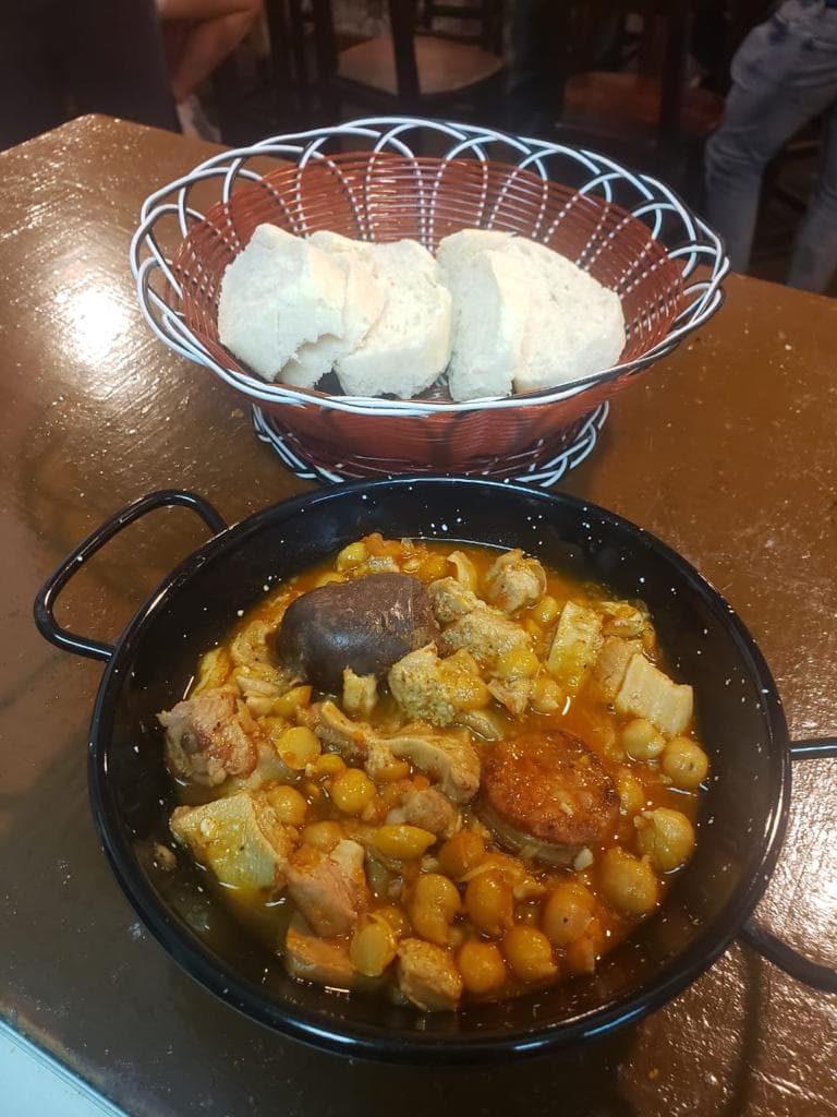 CALLOS  CON GARBANZOS